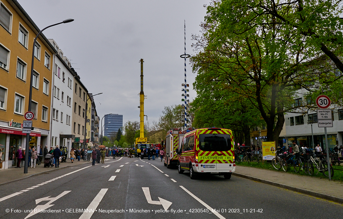 01.05.2023 - Maibaumaufstellung in Berg am Laim